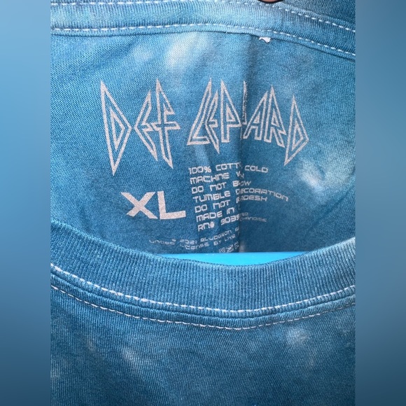 🎸 NWOT! Official Def Leopard Tie Dye Crop Tee - Picture 3 of 4